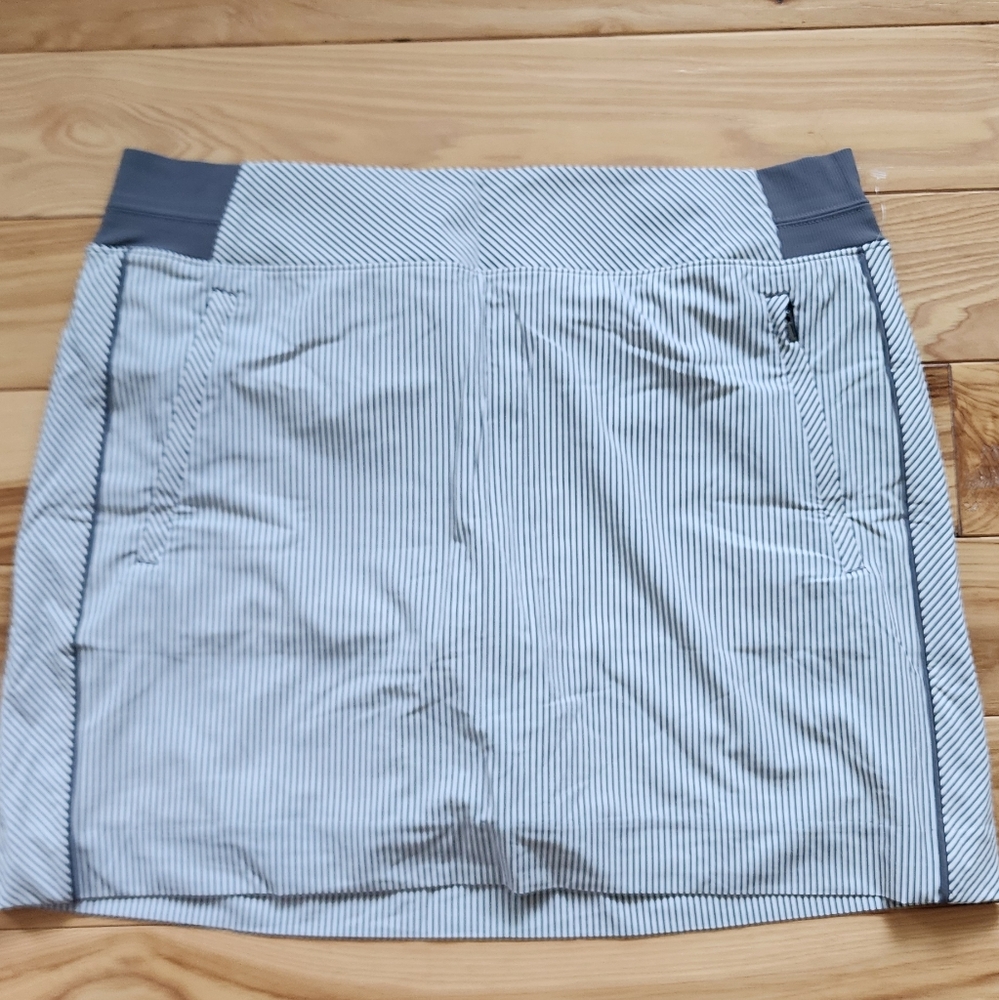 Athleta Striped Skirt in Gray and White